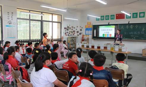 進(jìn)校園  開福一小3