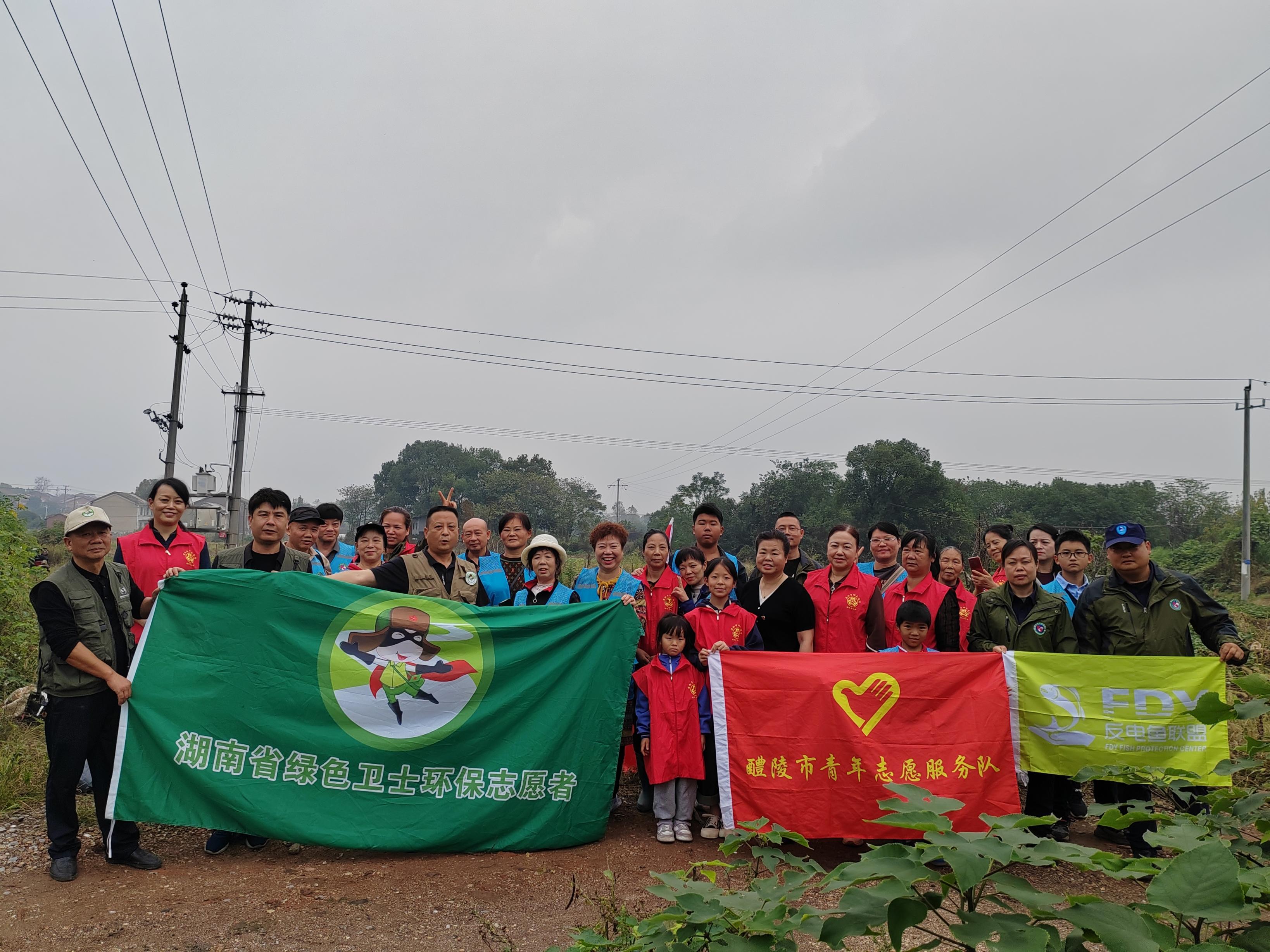 10.30淥江大隊(duì)助農(nóng)5.jpg