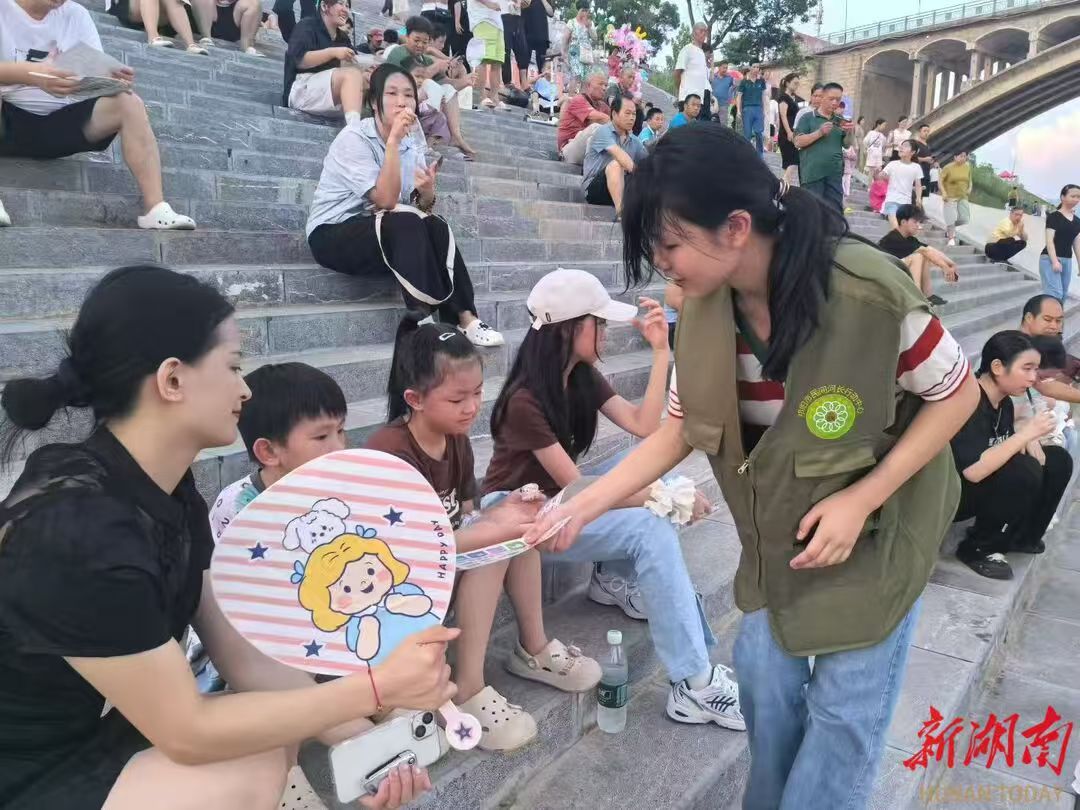 8.8祁陽市志愿者筑防溺水4.jpg